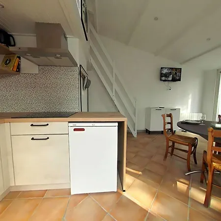 Hébergement de vacances Maison 2 Pieces, 4 Pers, Piscine, Parking, - Fr-1-224a-75 *